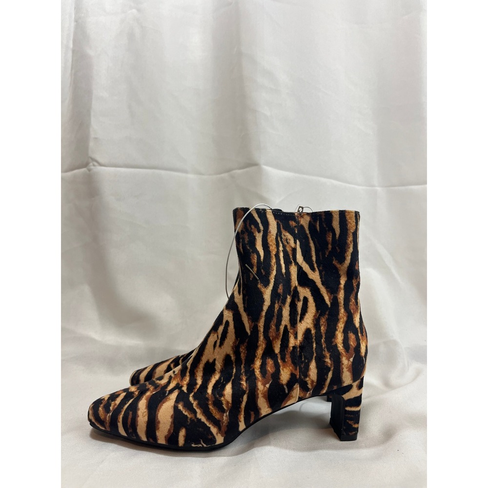 A New Day Womens Tiger Stripe Animal Print Ankle Boots Memory Foam Size 6 NEW
